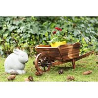 Carretilla decorativa de madera para jardín